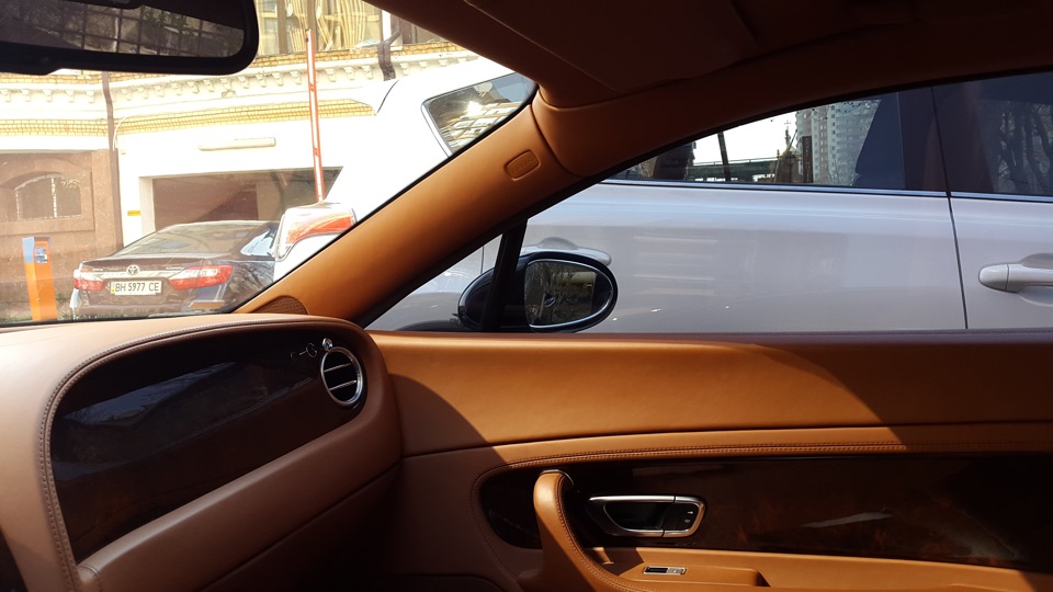 Тест Bentley Continental проти G500 5