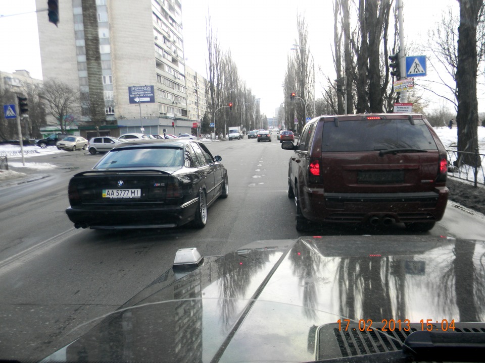 Скажені (M5 vs SRT8) у місті))) 2