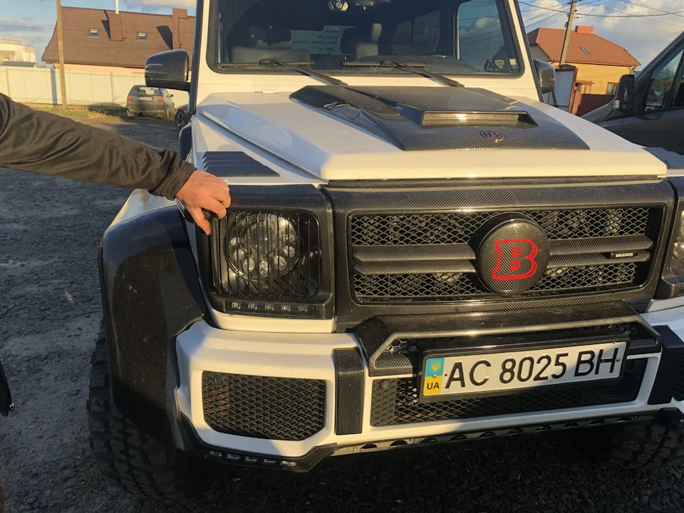 Приміряємо захист фар на наш mercedes w463 6x6 brabus g700