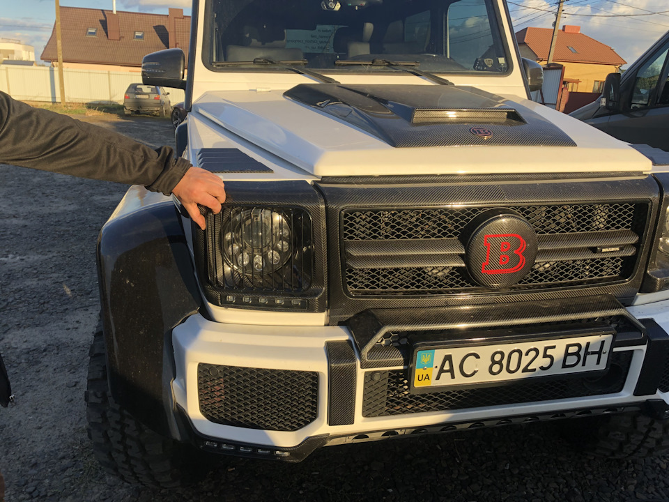 Приміряємо захист фар на наш mercedes w463 6x6 brabus g700 1