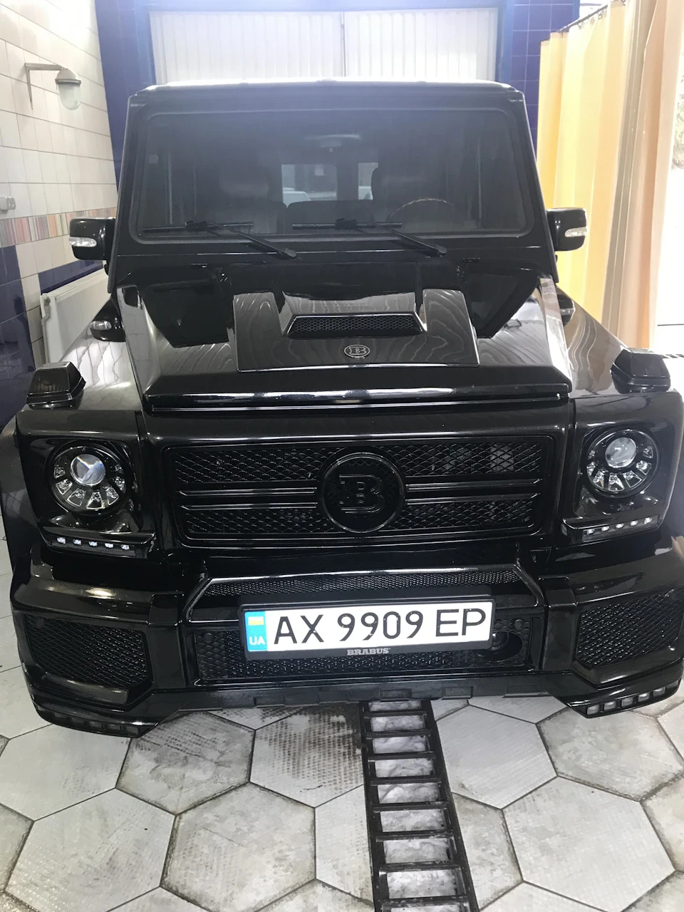 Нова накладка капота BRABUS