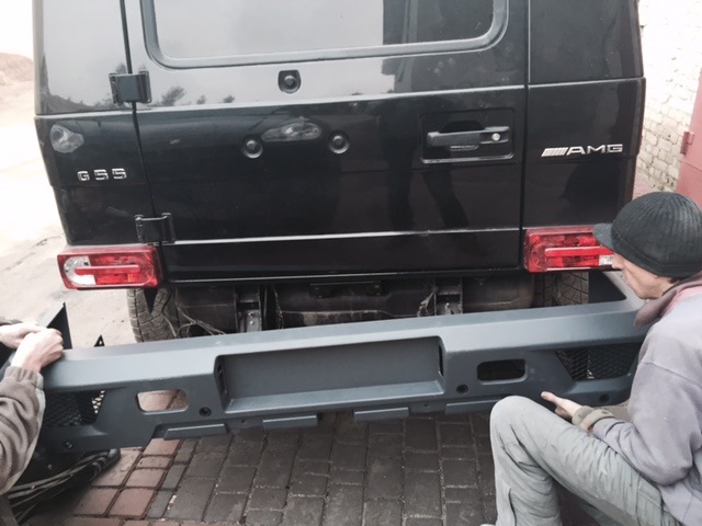 Встановлення заднього тюнінгового бампера Mercedes-Benz G-class 3
