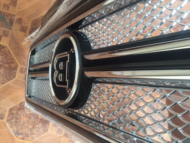 Встановлення значка Brabus у ґрати mercedes w463 gelandewagen 4