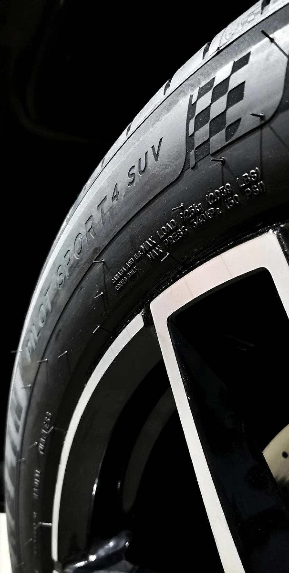 Скільки важить Michelin Pilot Sport 4 SUV