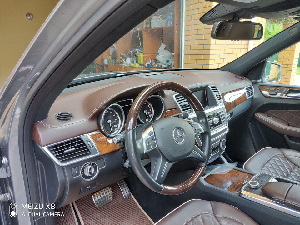 Interior 5