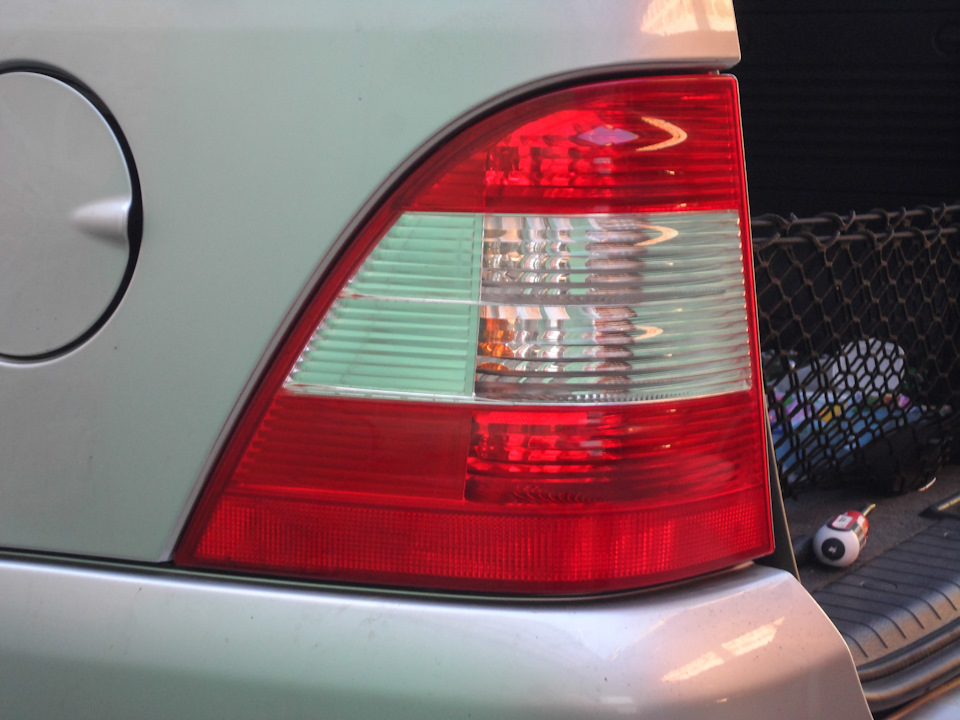 Заміна лампочок задніх ліхтарів Mercedes W163 2