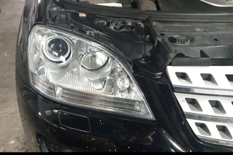 Відновлення фар Mercedes Benz 3