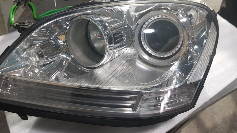Відновлення фар Mercedes Benz 2