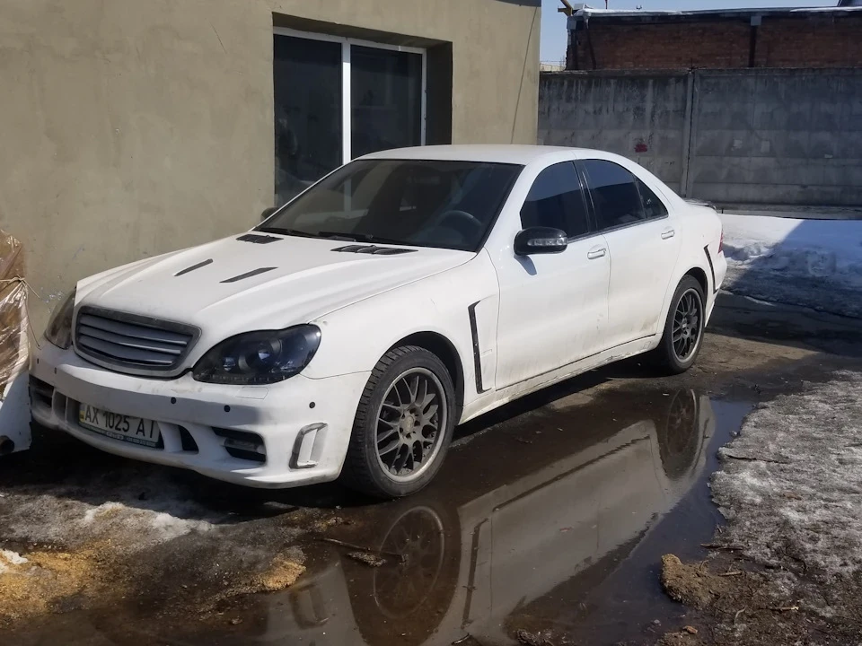 Вивів погуляти з боксу...
