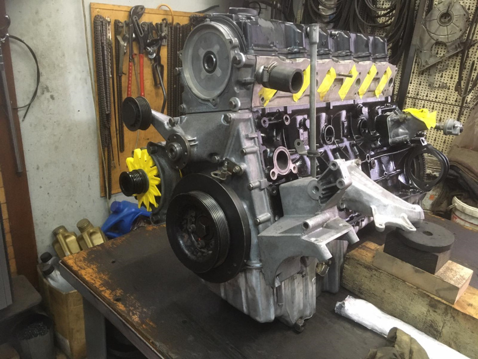 Капіталка двигуна m103 2.6L 1