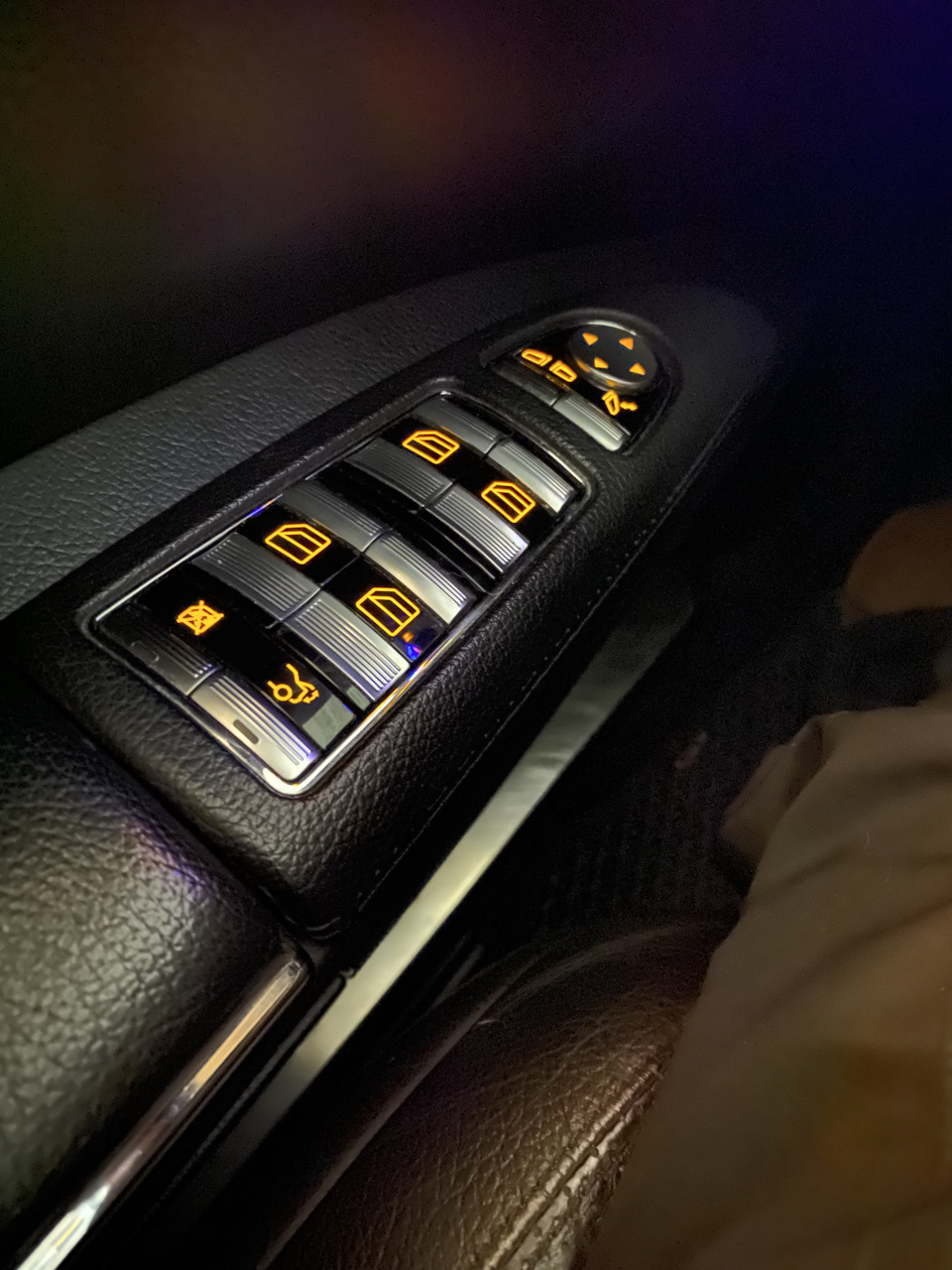 Не працює склопідйомник та регулювання дзеркал S W221 3