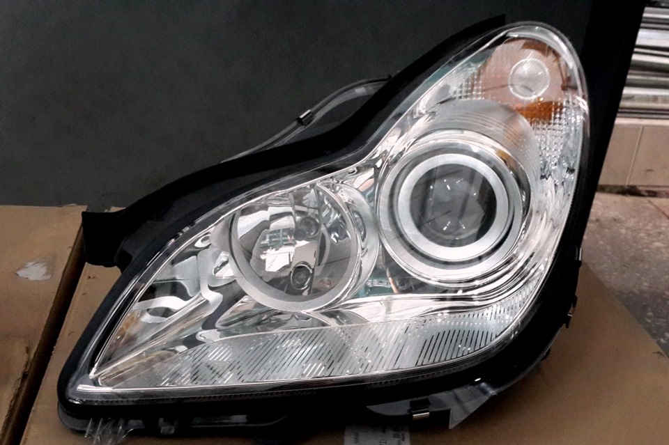 Продам передні фари Mercedes CLS 219 3