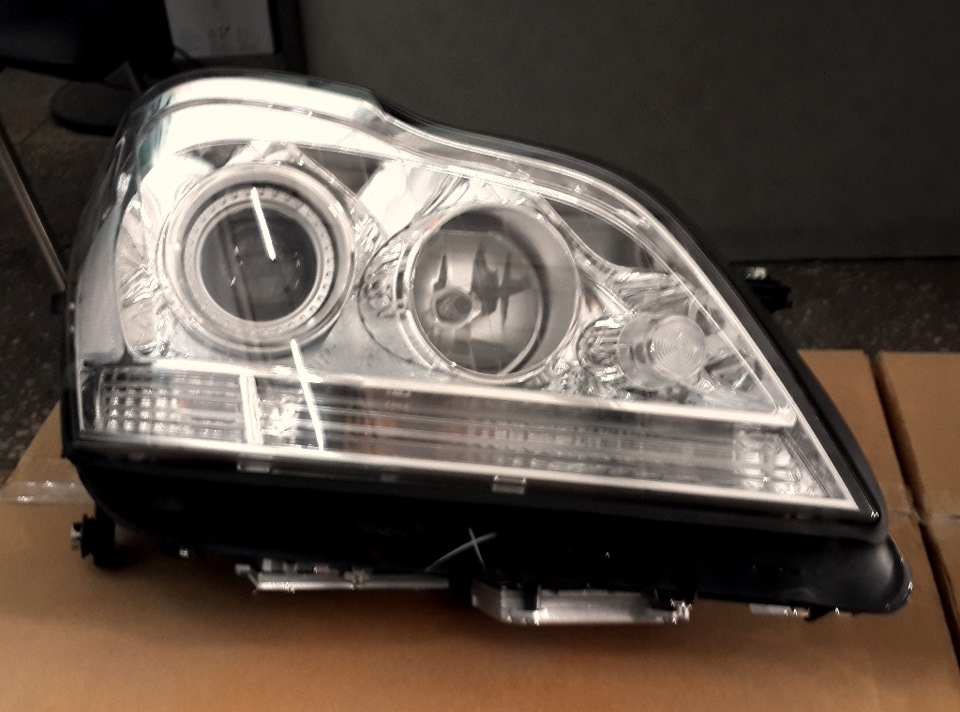 Продам передні фари Mercedes GL 164 кузов 2