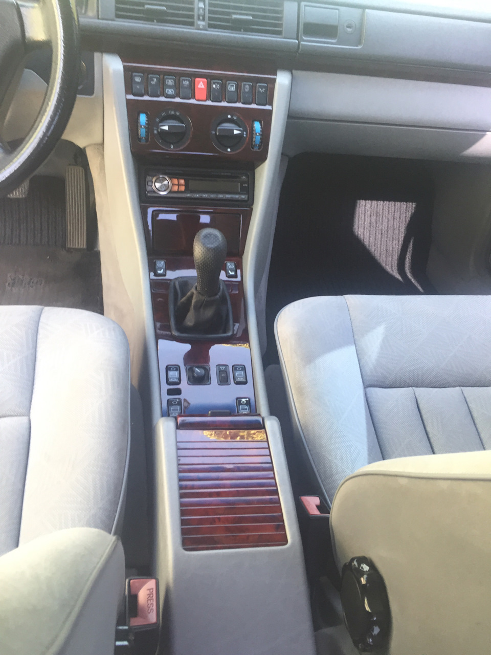 Червоний горіх w124 1
