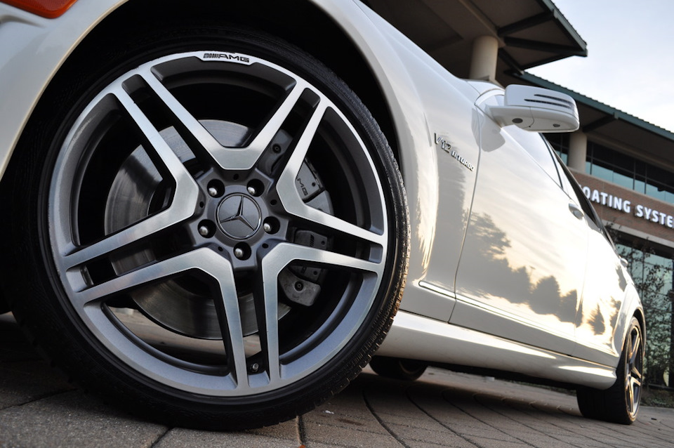 Написи V12 biturbo 1