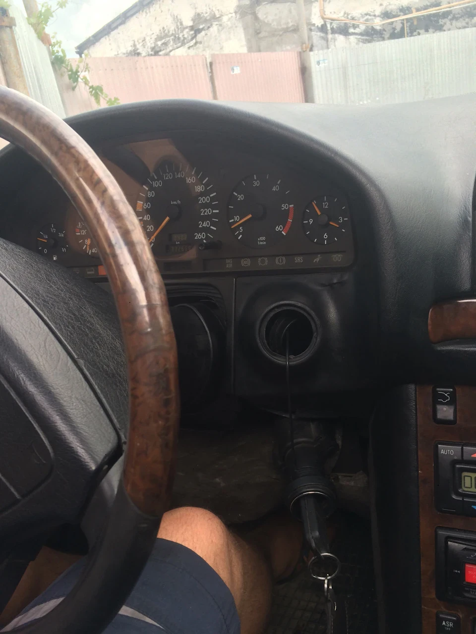 Постійно горить аварійка Допоможіть