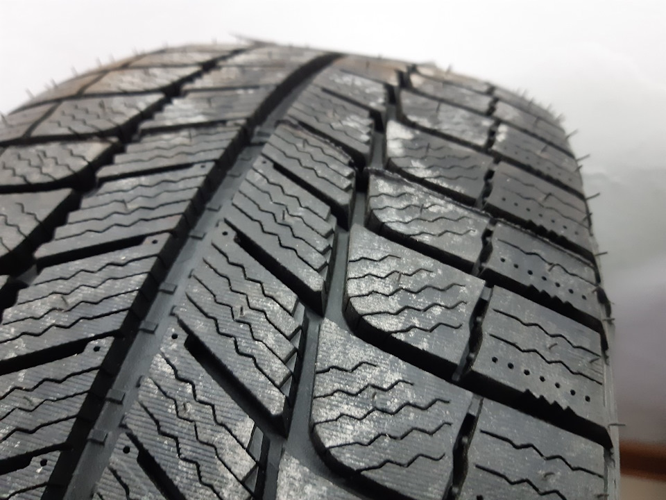 Зимові шини Michelin xi3 4