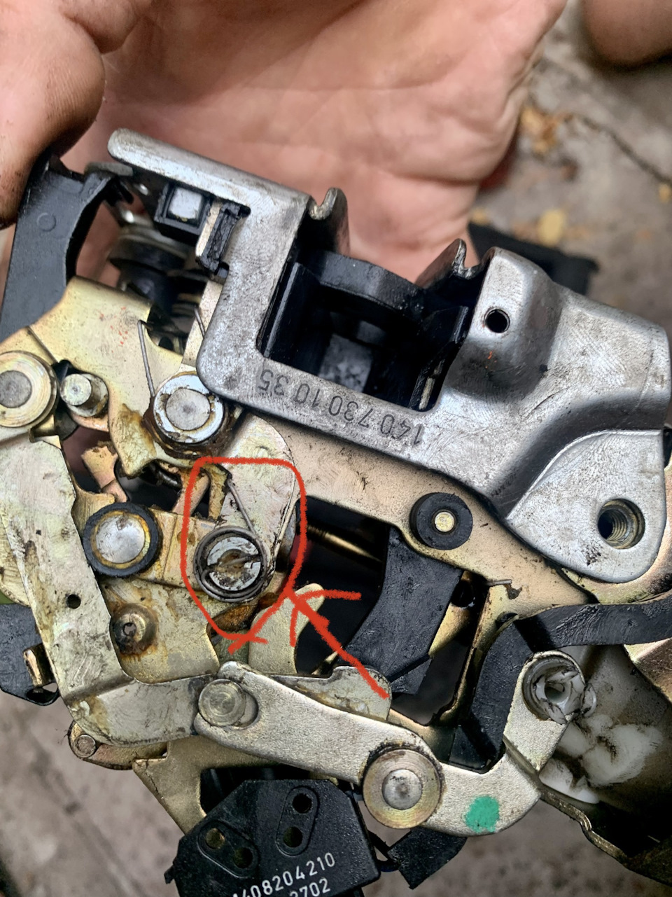 Ремонт замку задніх дверей Mercedes W140 5