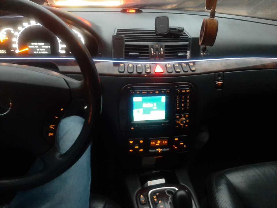 Трішки неона в МВ w220 2
