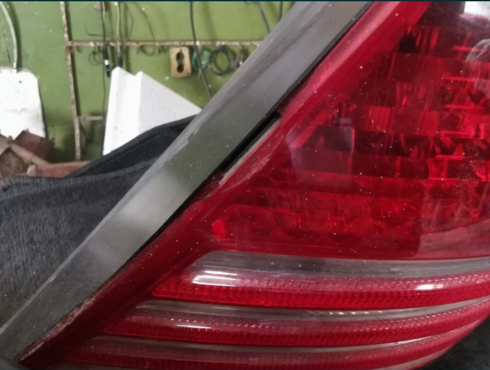 Рестайлінгові задні ліхтарі MB w220 } 2