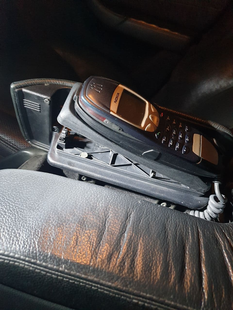 Штатний телефон на Mercedes W220 5