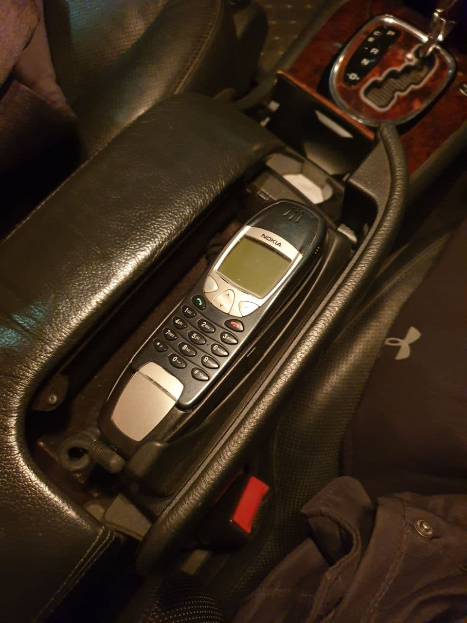 Штатний телефон на Mercedes W220 4