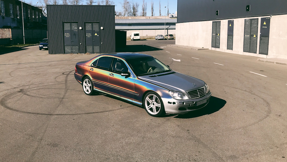 Як виглядає W220 у плівці 3m psychedelic 3