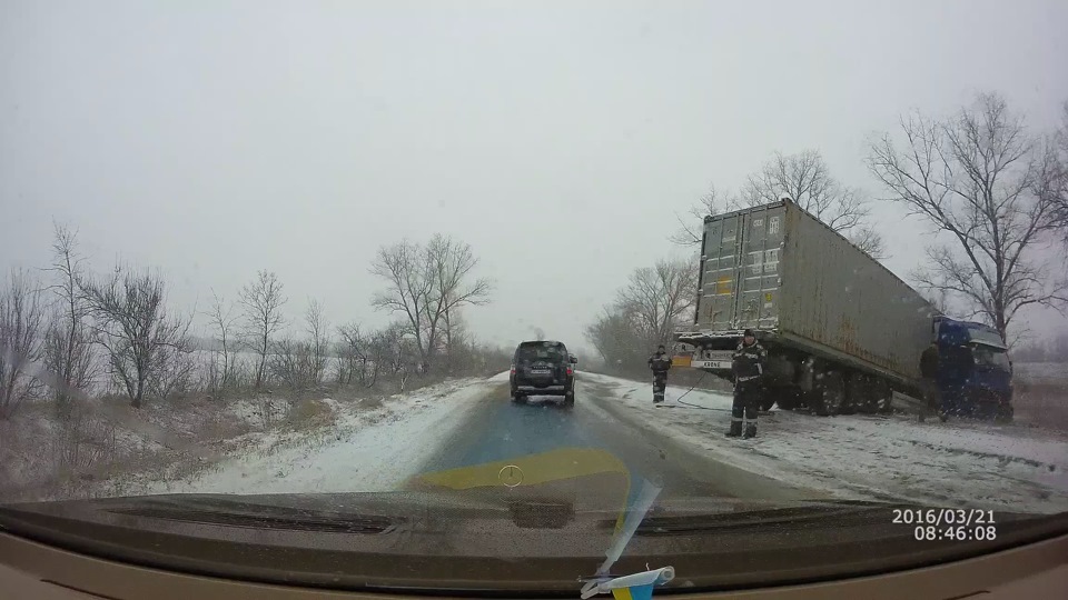 Дорога на Полтаву, фура у кюветі 21.03.2016 1