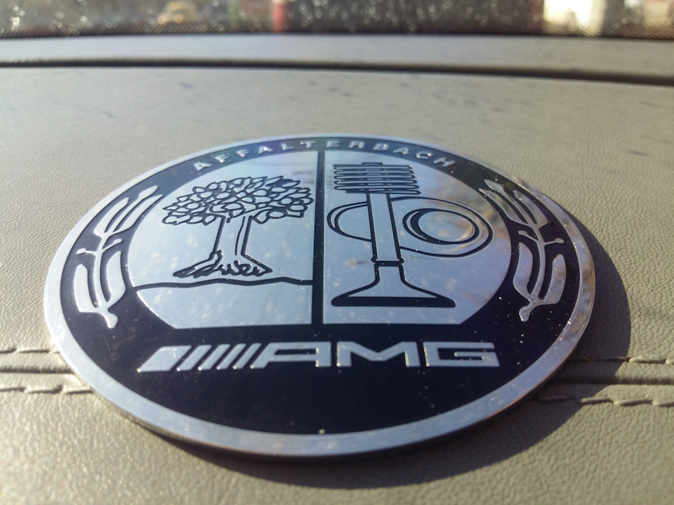 ////AMG задній шильдик (замість круглого значка) 3