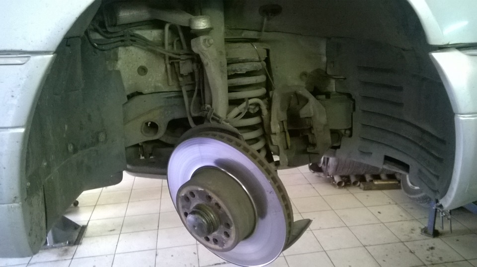 Проточка гальмівних дисків на маточині автомобіля 4