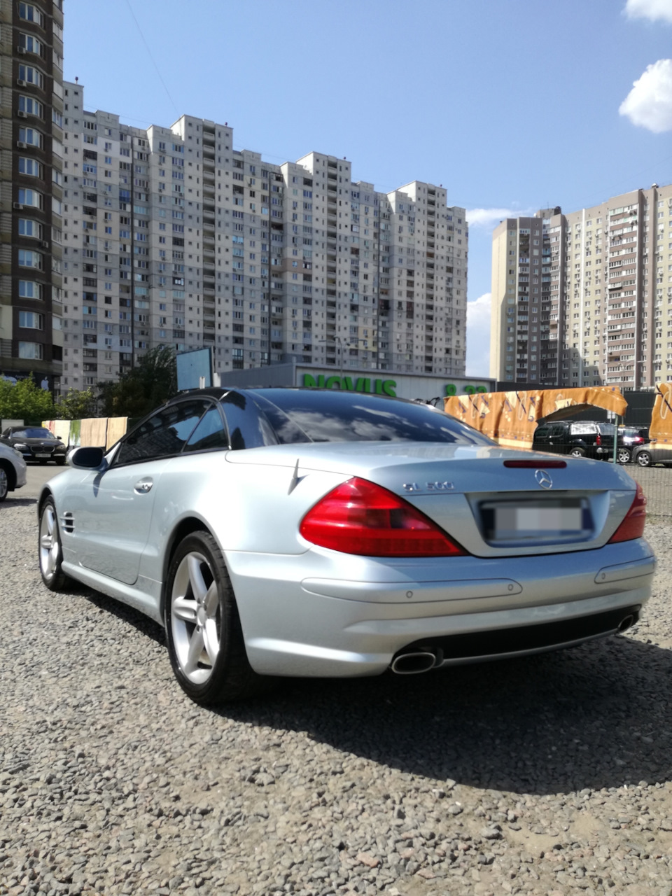 Мерсі виїхала з гаража. 4