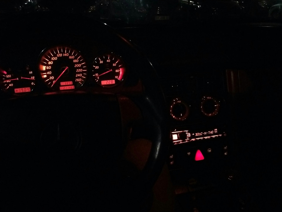 Alpine UTE-200BT 2
