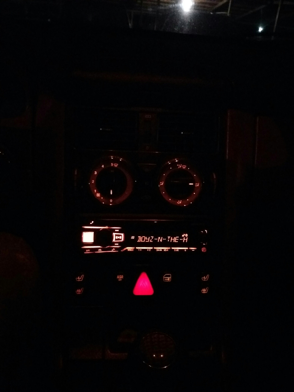 Alpine UTE-200BT 3