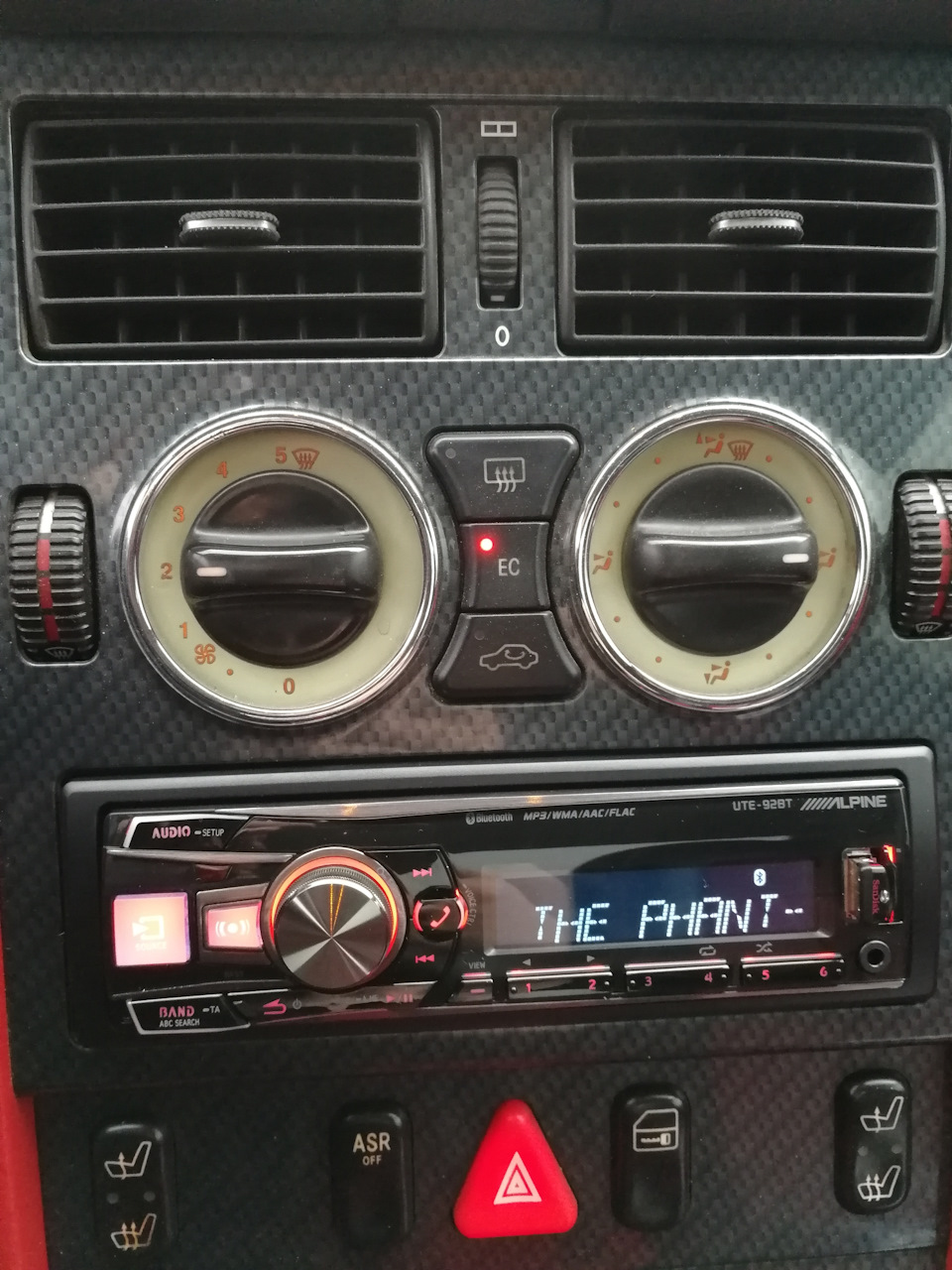Alpine ute-92bt 1