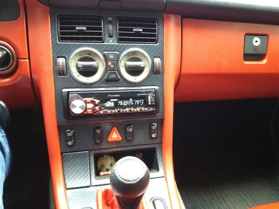 Pioneer MVH-280FD 1