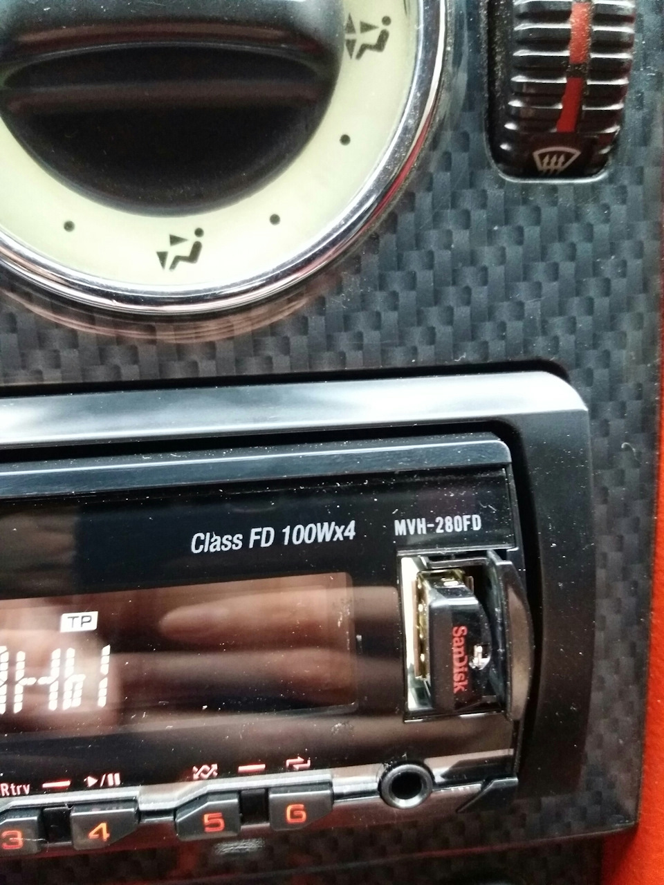 Pioneer MVH-280FD 4