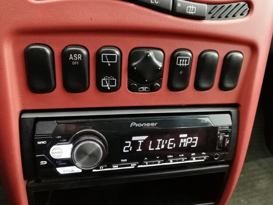 Pioneer mvh-s110ubw 1