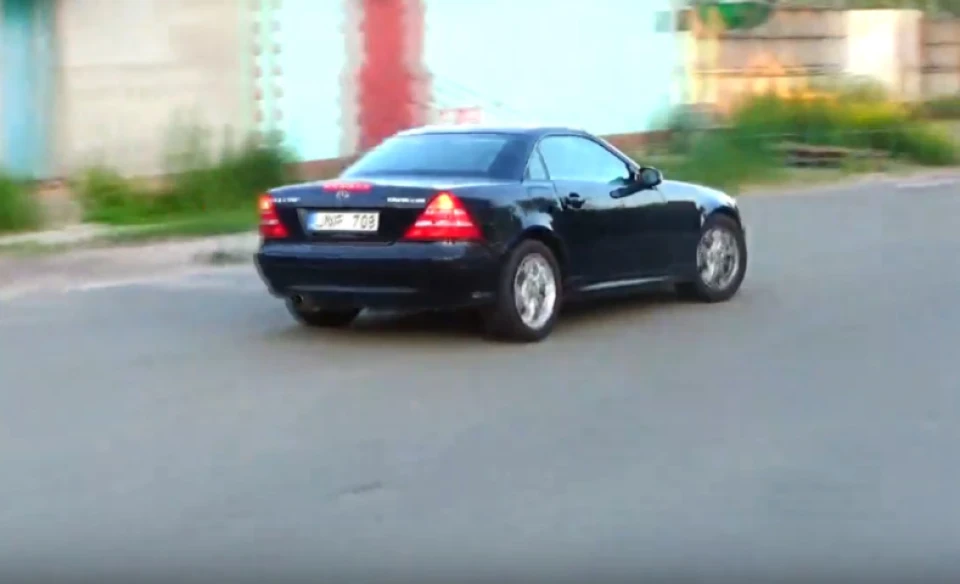 Звук двигуна та вихлопу SLK200