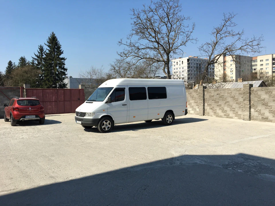 Проклеїв двері до кабіни