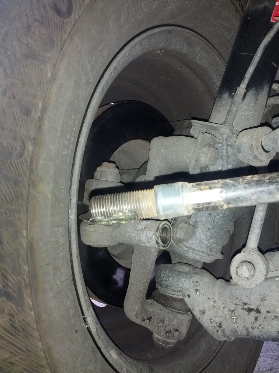 Пірвався пильовик рульової тяги 4