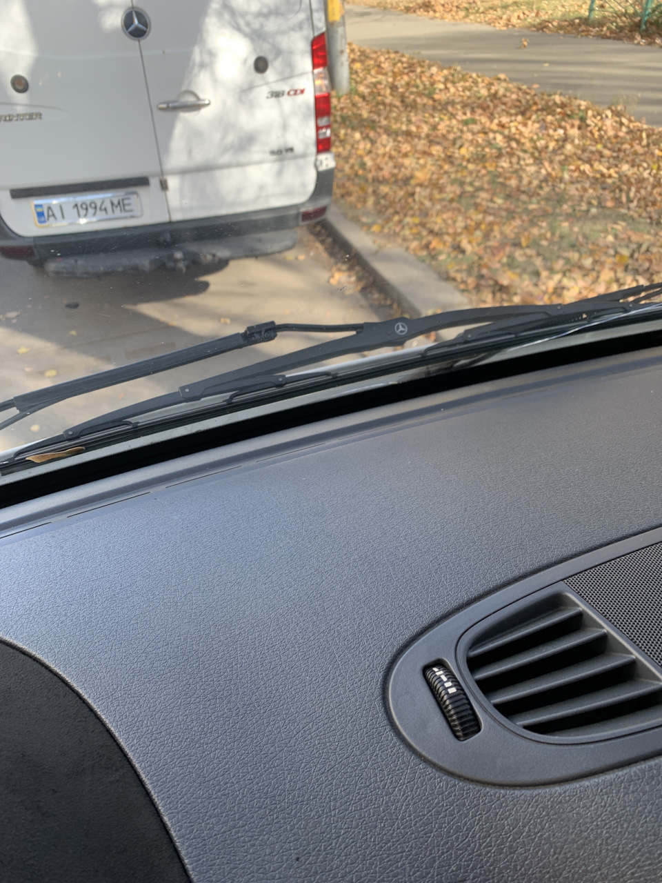 Салон, полиця, трапеція двірників 1