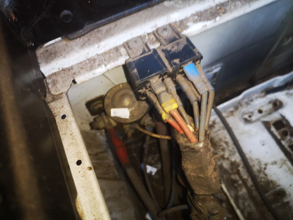 Опції E28+E36, другий АКБ+вимикач маси другого АКБ