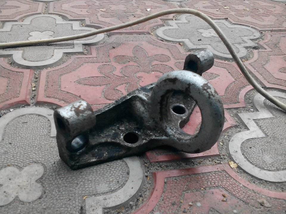 Задній гачок для буксирування. 2