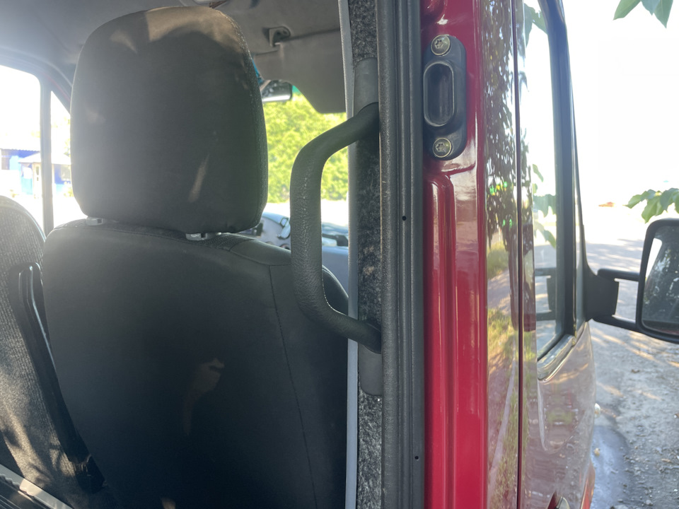 Додаткові ручки для посадки пасажирів, заміна кабанчика та його амортизатора 2