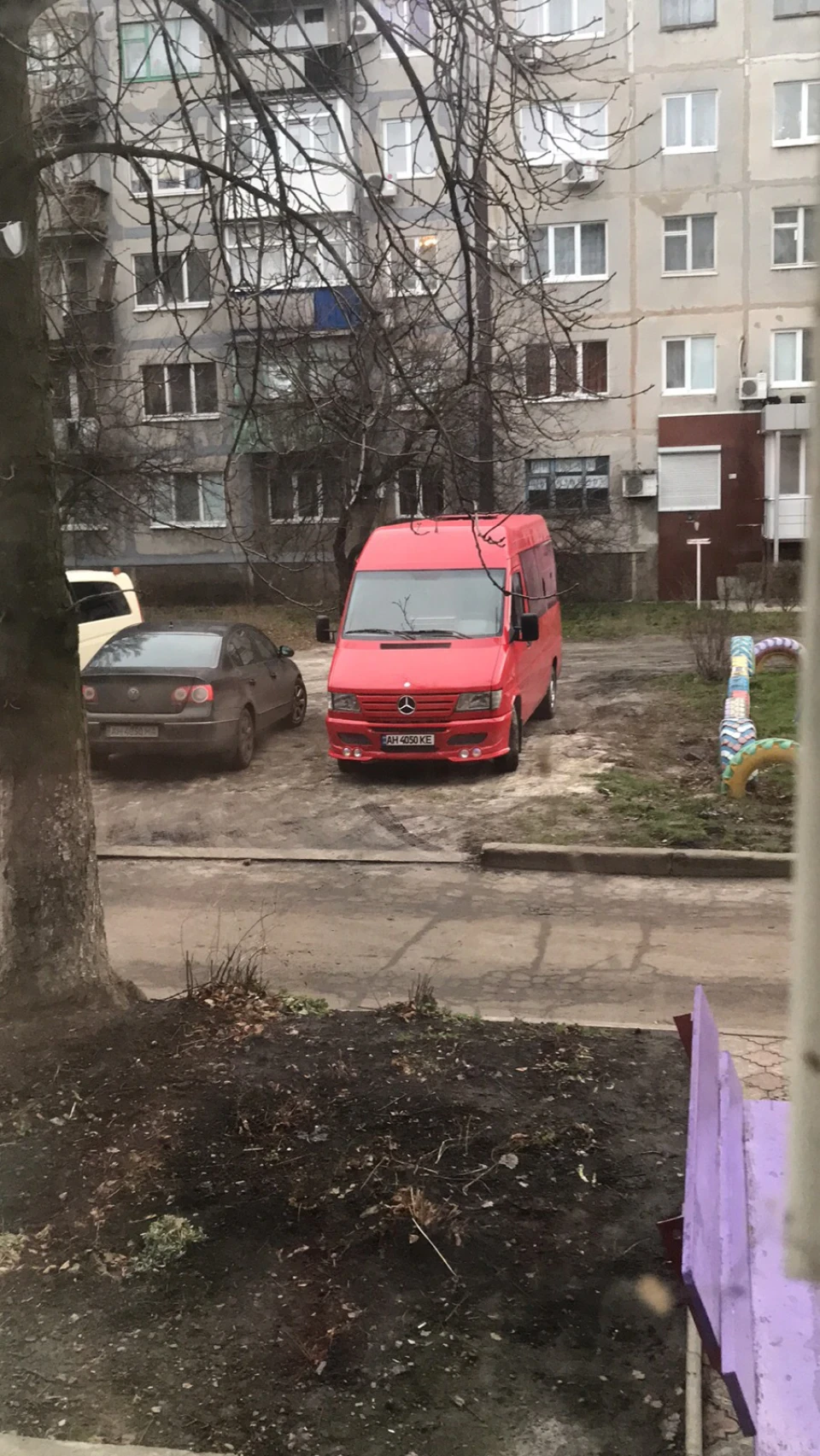 Закінчили з фарбуванням