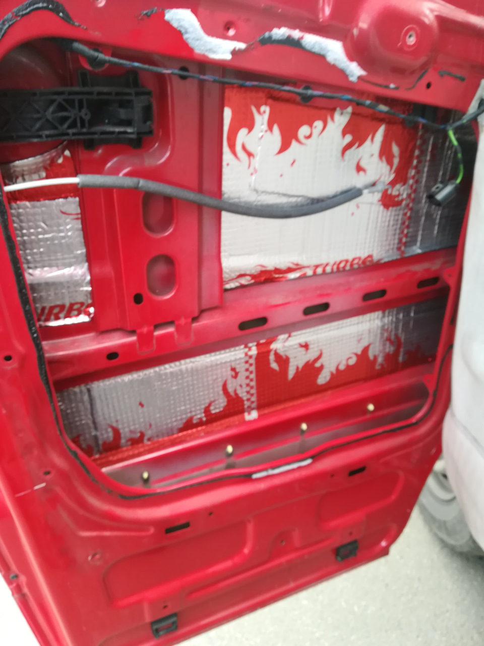 Тонировка Mercedes SPRINTER, плюс немного виброизоляции. 3