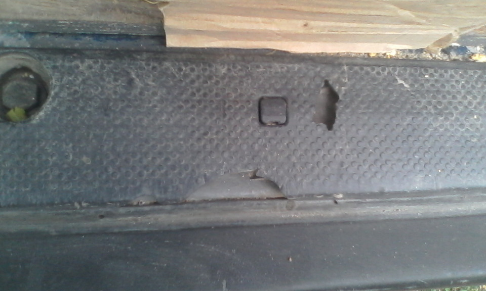 Заміна задньої планки нижньої дверей для дверей Мерседес Спрінтер. 3