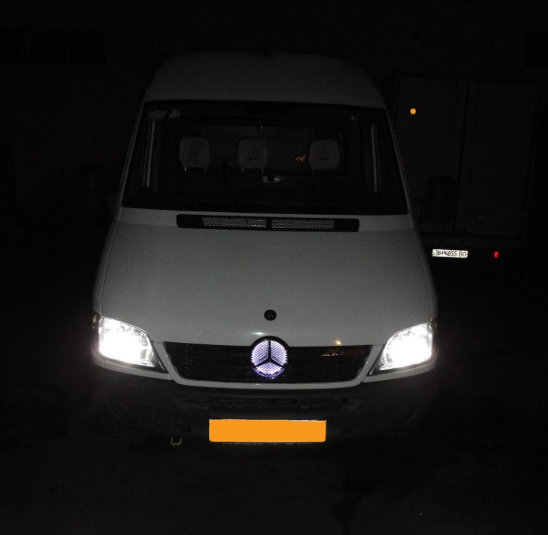 Світиться значок Mercedes 4