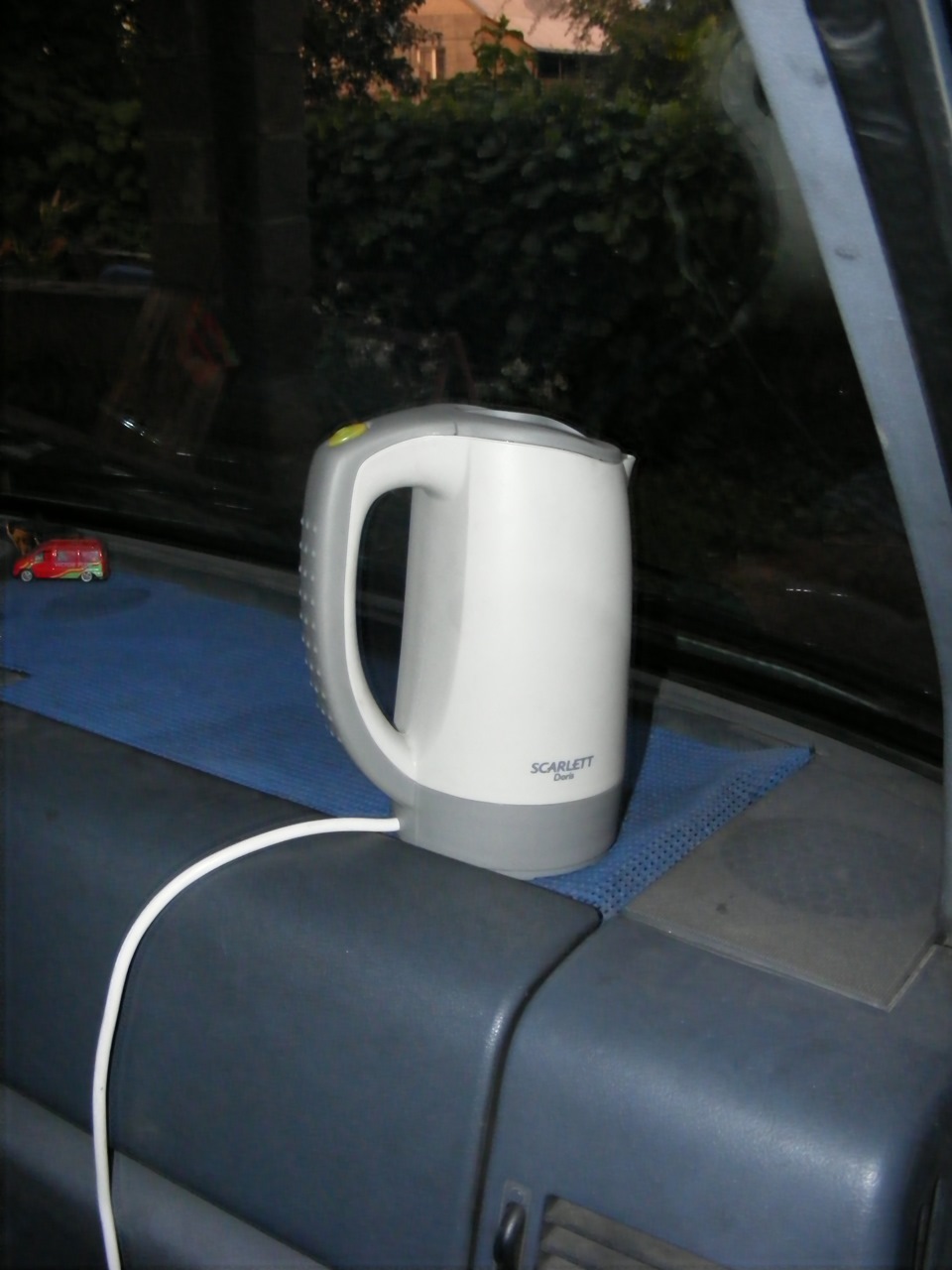 Чайник у машину 220V 600W 0,5л 2