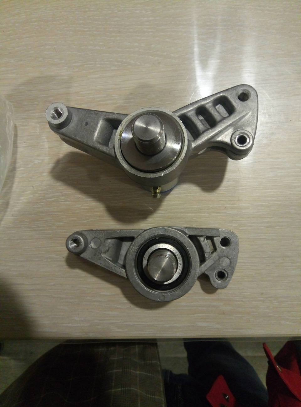 Порівняння важеля заспокоювача sprinter 2.9 vs T1 2.9 2